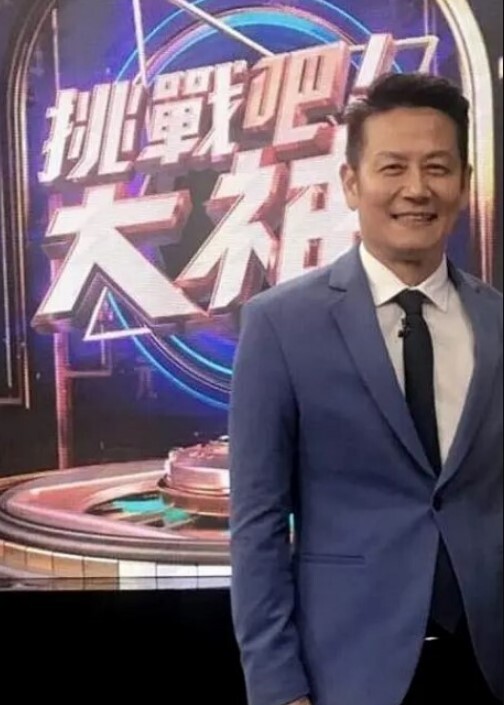 韩国巨乳模特儿 KimWooHyeon 在楼梯帮男友口交不雅视频泄漏流出！ - YunBoxAV海报