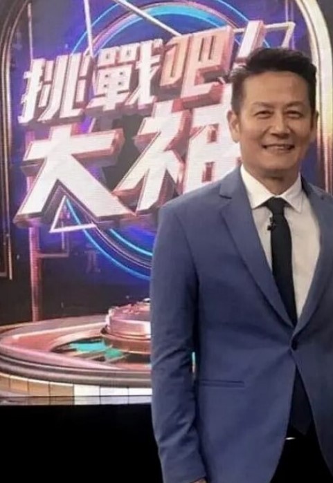 【露脸泄密】京城大妞，职业小护士，平时喜欢撸铁！被渣男玩够分享大量生活私拍！最真实最良家最性瘾！ - YunBoxAV海报